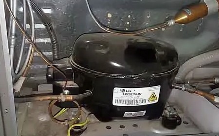 Холодильник LG трещит